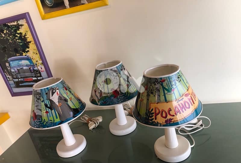 3 kids table lamps like new . 75$ 5