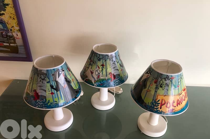 3 kids table lamps like new . 75$ 8
