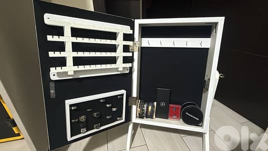 jewlry#cabinet#mirror#women#accessories#