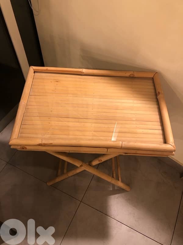 bamboo side table like new . 100$ 4