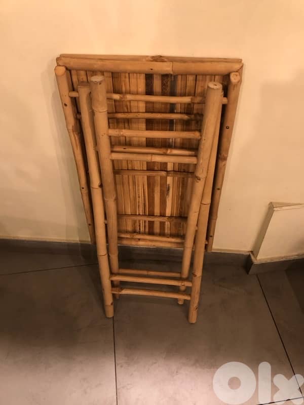 bamboo side table like new . 100$ 5