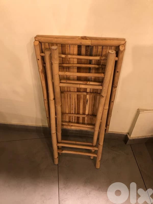 bamboo side table like new . 100$ 6