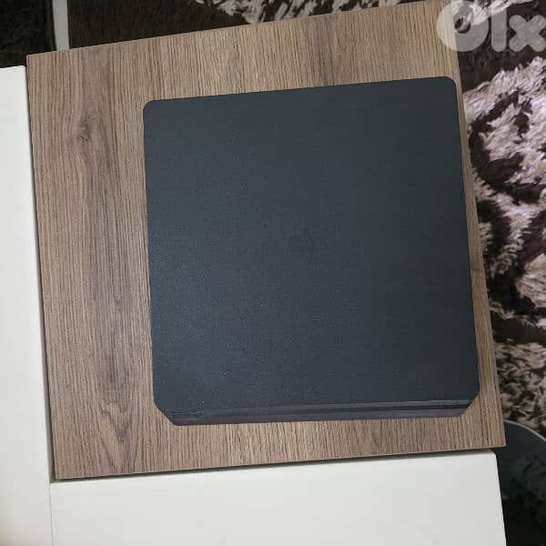 ps4 slim 1tb 4 controllers and 2 games 2
