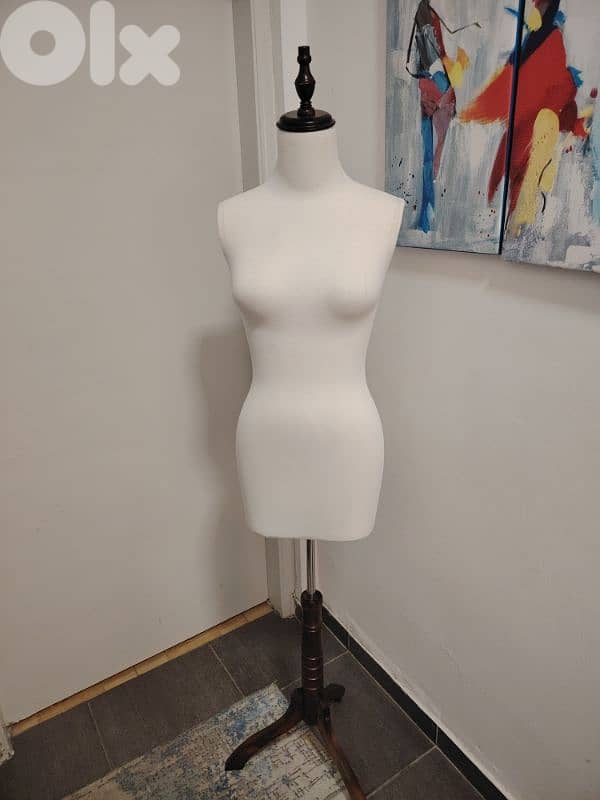 Female Mannequin for Sale – Excellent Condition 1