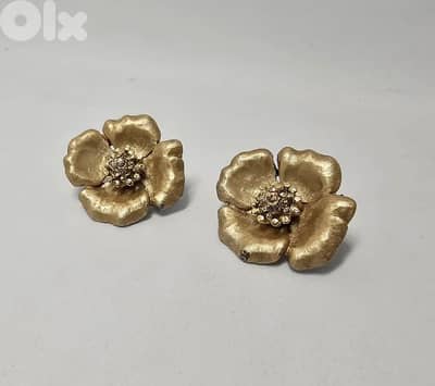 8$ gold tone vintage earrings
