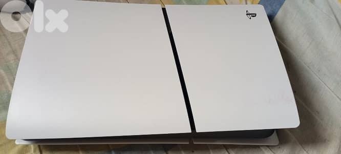 ps5 with ups and 2 controller 1 original and the other copy all 750$