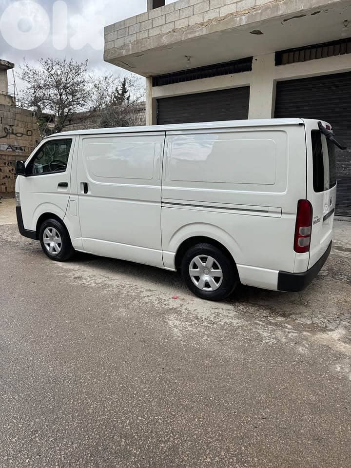 Toyota Hiace 2017 4