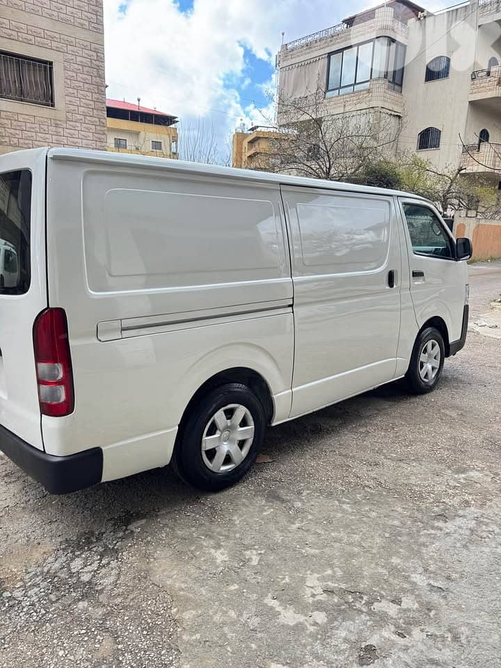 Toyota Hiace 2017 5