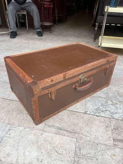 شنطة انتيك مميزة جداا انكليزية من اجمل القطع ولا اروع