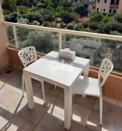 Table + 3 canari unbreakable chairs