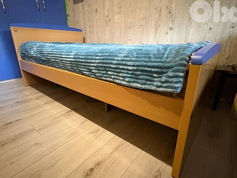 2   beds  like new  premium quality 1