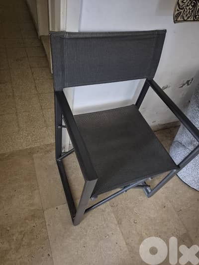 كراسي قماش تطوى.     يوجد ايضا طاولة مكتب قياس ١٢٠ مرتبة سعر ٥٠