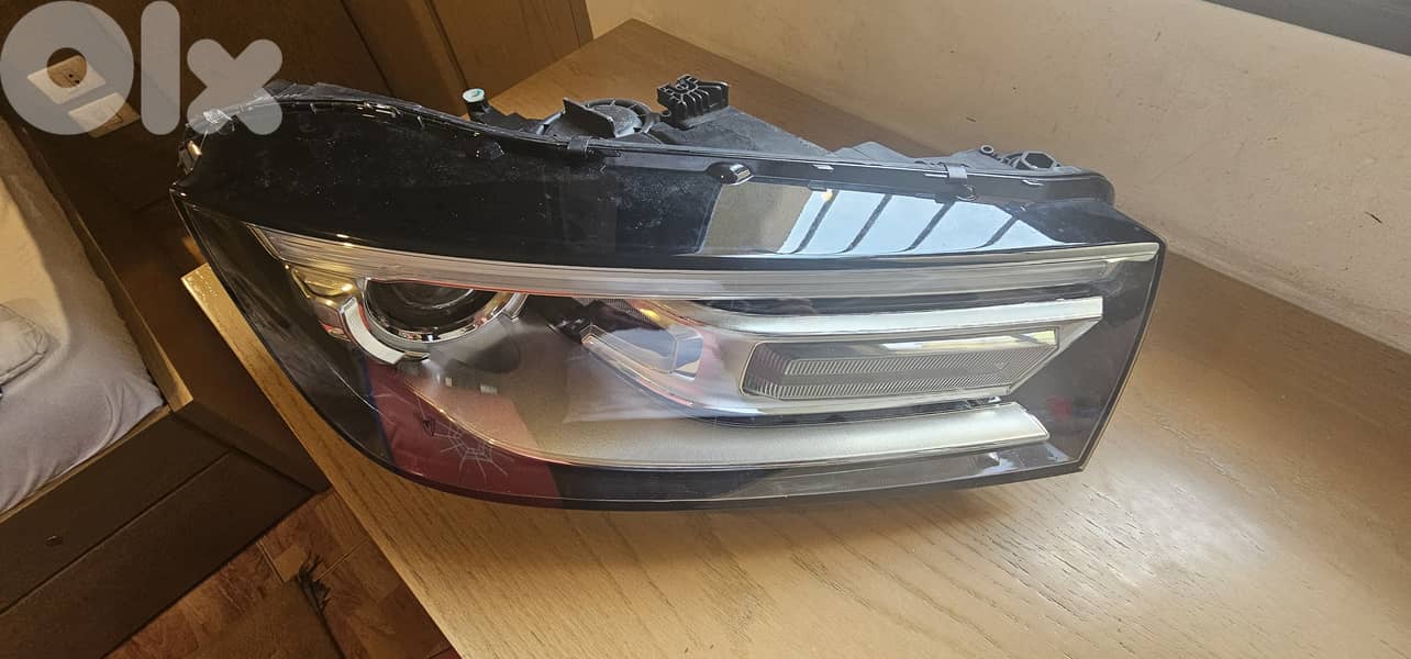 Xenon LED headlight assembly for an Audi Q5 2018 right side 4