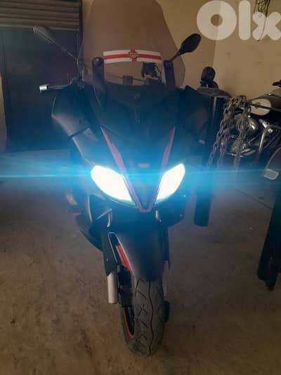 Aprilia SR Max 300