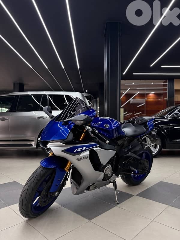 Yamaha R1 1