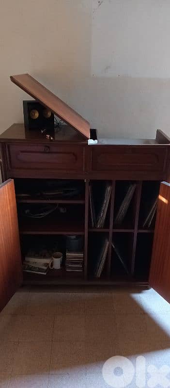 cabinet for vinyls