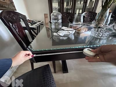 طاولة سفرة اكل مع كراسي مع فترينا