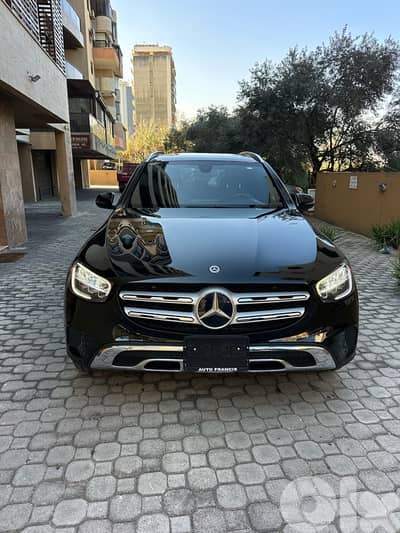 Mercedes GLC 300 4matic 2020 black on black (clean carfax-72000 miles)