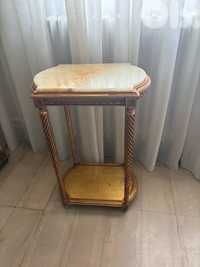 ٣طاولات صالون واحدة كبيررة مع ٢ اصغر