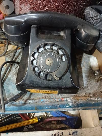 تلفون قديم بحالة جيدة