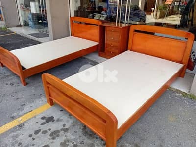 تختين مفرد ونصف مع كموند خشب زين شبه جديد