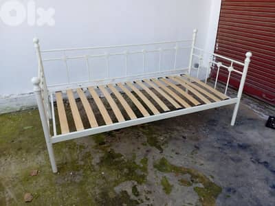 تخت  جديد ماركت akia