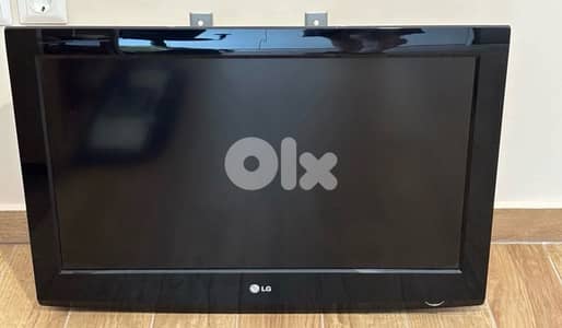 lg 32 inch new with remote and stand