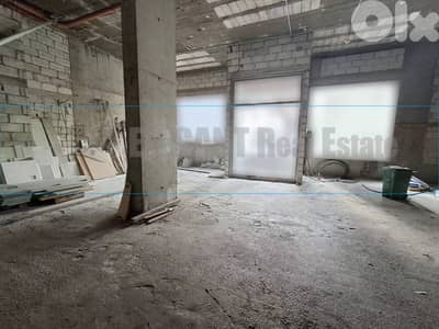 Showroom with Terrace | for Rent | Downtown | Prime Location