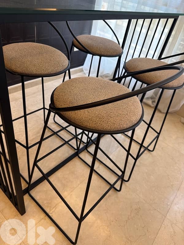 dinner table with 4 high chairs 1