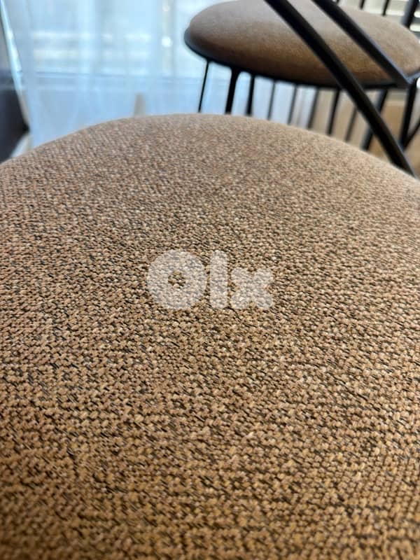 dinner table with 4 high chairs 3