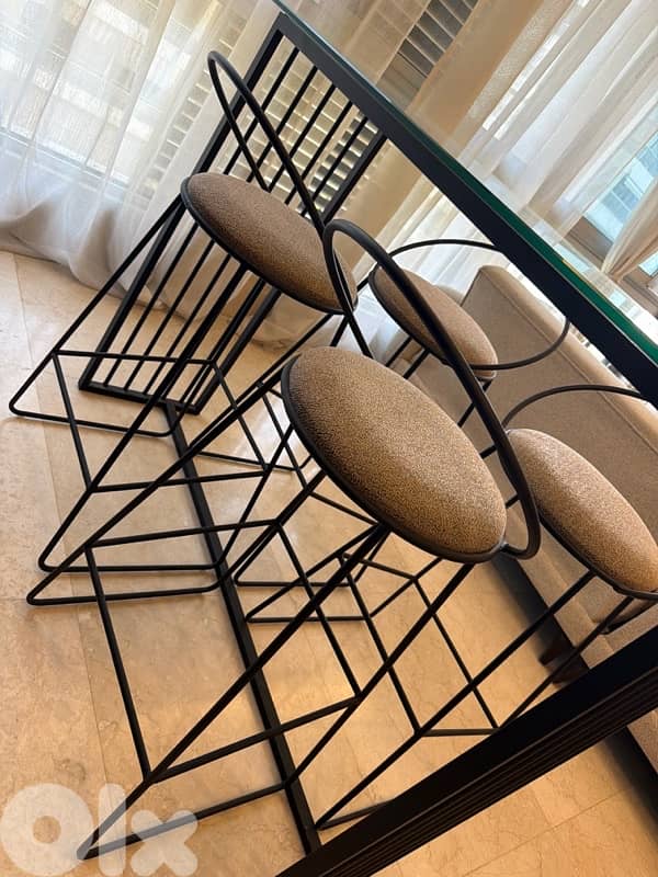 dinner table with 4 high chairs 4