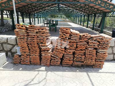 150 tiles (قرميدة النحلة)