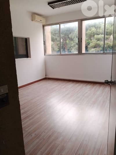 Office For Rent In Horch Tabet /  مكتب للاجار في حرش تابت