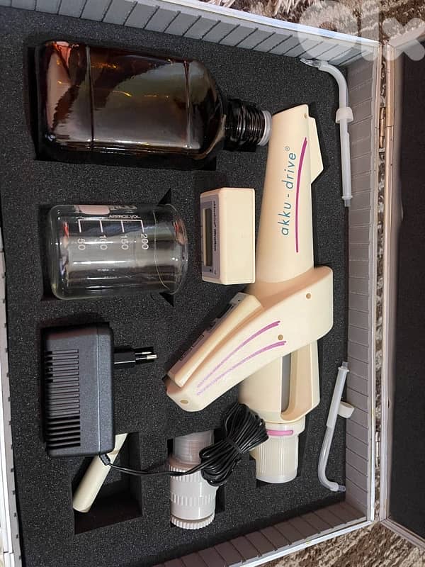 Hirschmann akku-drive، 1