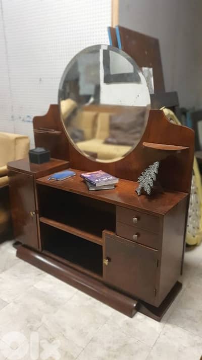 Art deco dressing table with mirror