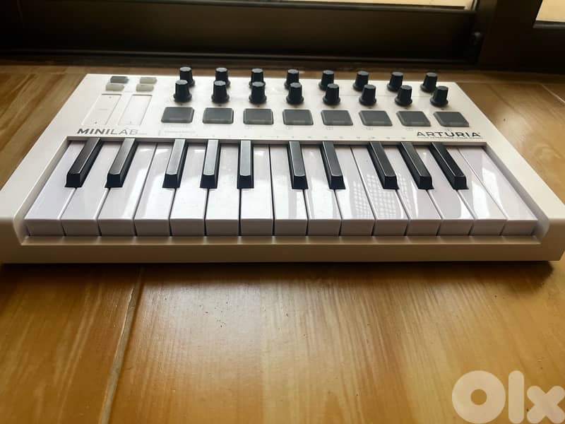 Arturia MiniLab MkII MIDI Controller - Great Condition 1