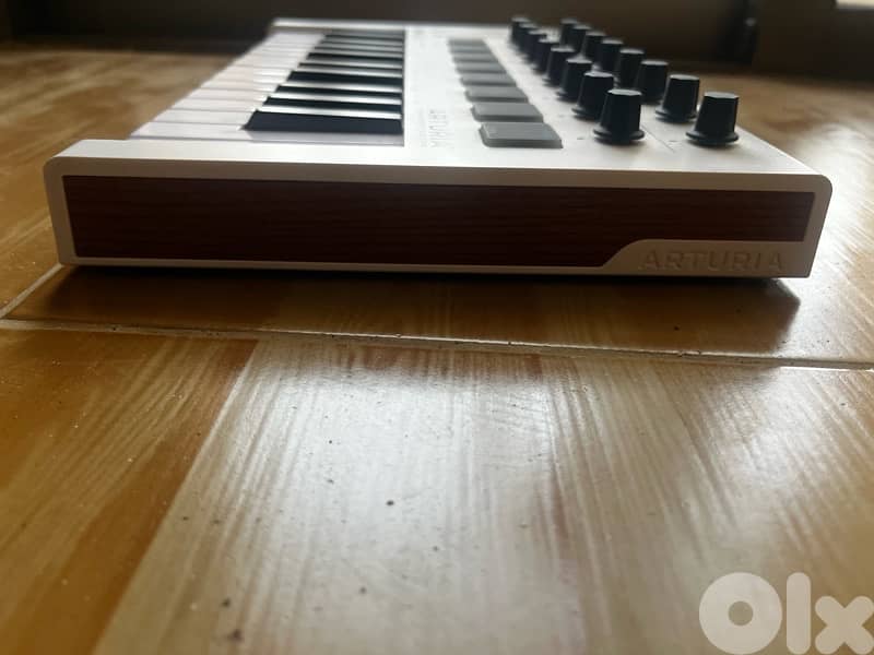 Arturia MiniLab MkII MIDI Controller - Great Condition 2