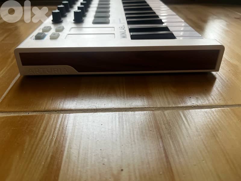 Arturia MiniLab MkII MIDI Controller - Great Condition 4