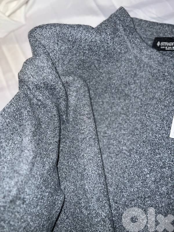 stradivarius top grey with pads 1