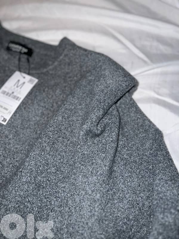 stradivarius top grey with pads 3