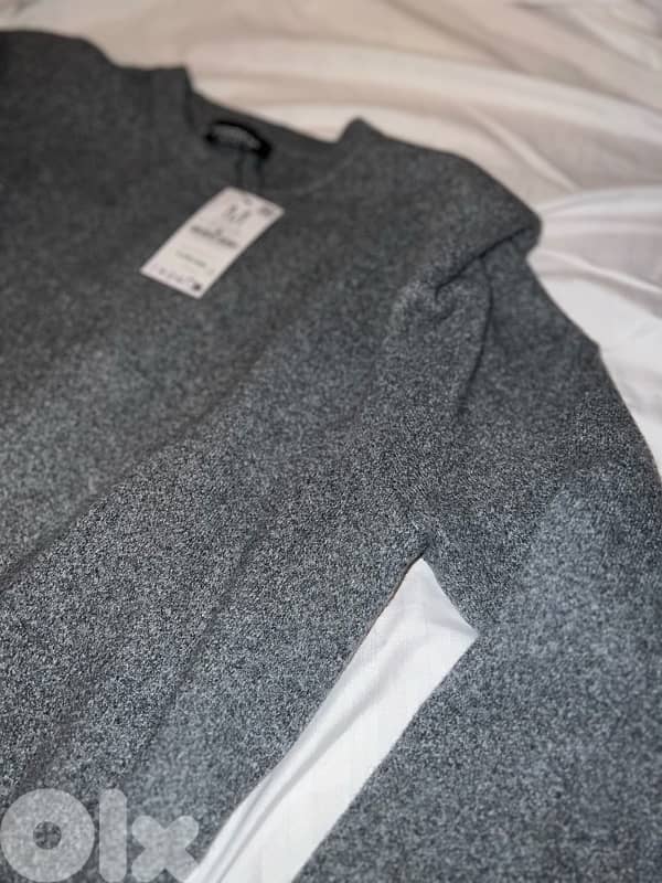 stradivarius top grey with pads 4