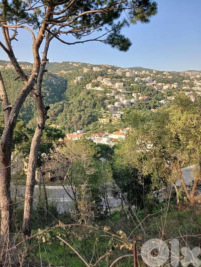 Super location Land in baabdat