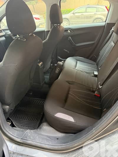 Peugeot 208 2013