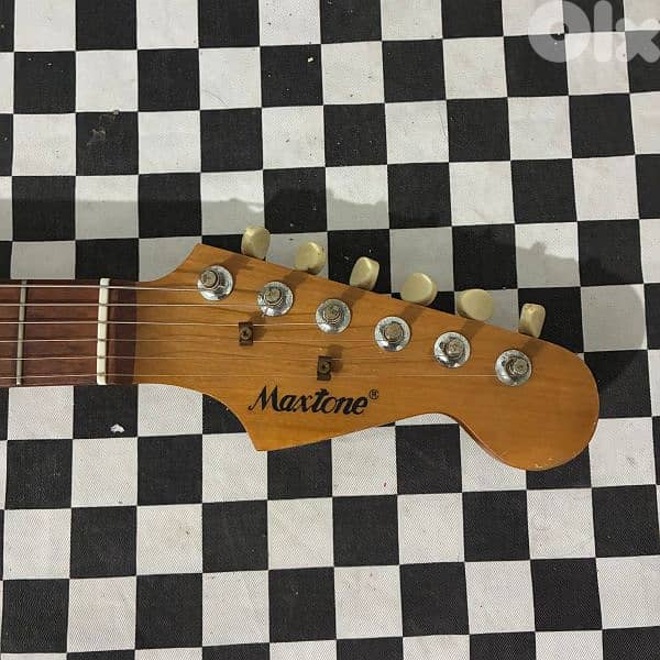 1/2 Electric Guitar 4