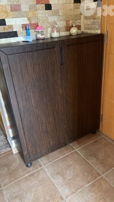 خزانة تصلح للأحذية أو للملابس