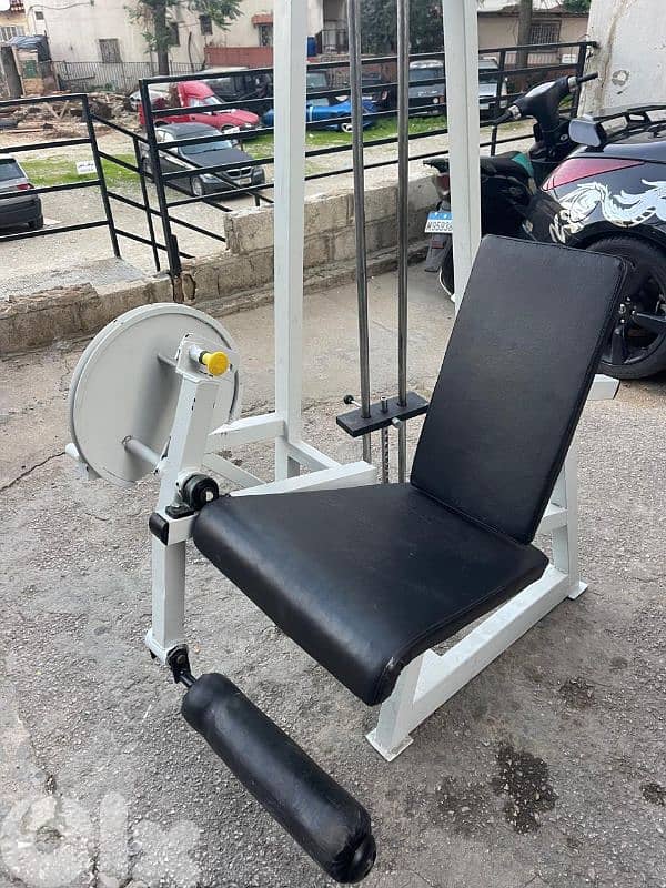 Leg Extension machine 1