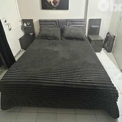 غرفة نوم للبيع بداعي السفر ٦٥٠$