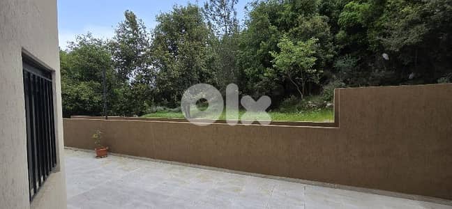 safra 2 bed 2 wc and large terrace for 400$ / بدون فرش