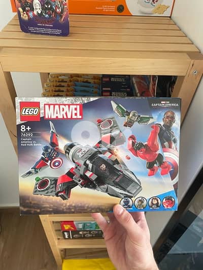 LEGO Marvel Captain America vs Red Hulk