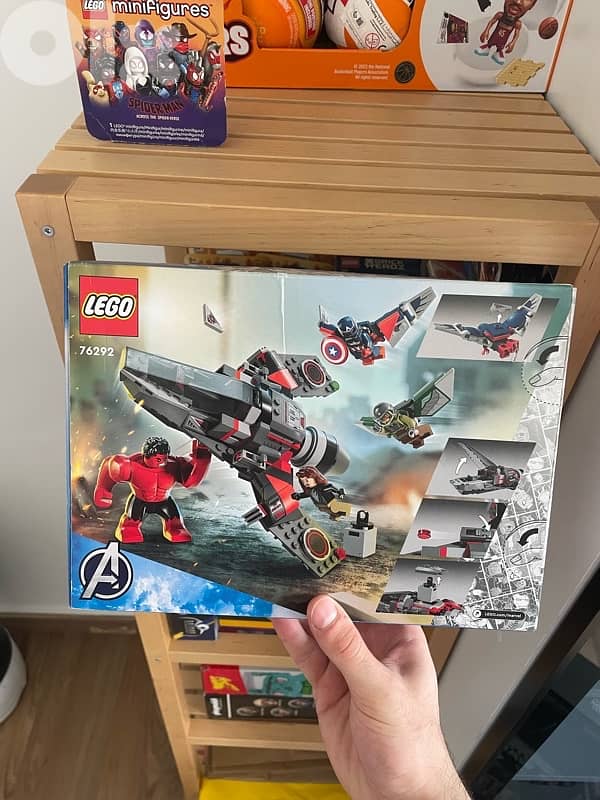 LEGO Marvel Captain America vs Red Hulk 1